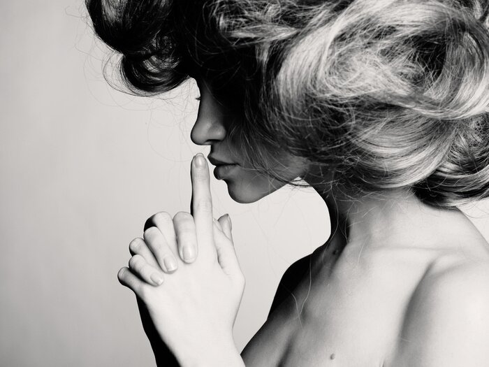 Fototapete Sinnliche Frau im Profil