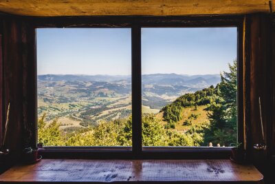 Fototapete Sommerfeld und Berge durch das Fenster gesehen