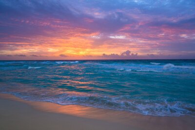 Fototapete Sonnenaufgang hinter Wolken am Meer