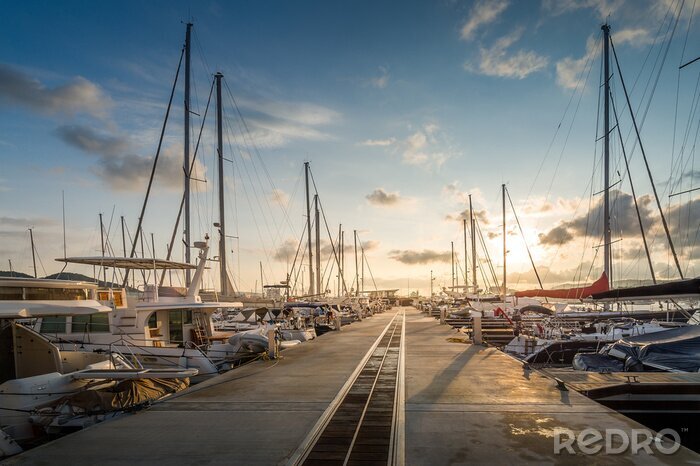 Fototapete Sonnenaufgang im Hafen