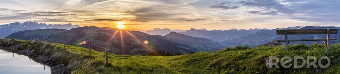 Fototapete Sonnenaufgang mit Gebirgspanorama