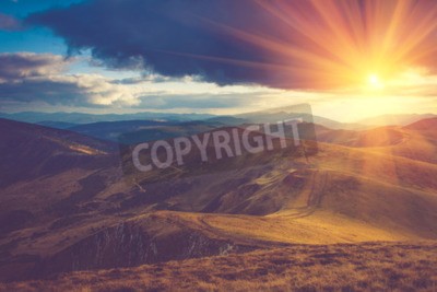 Fototapete Sonnenaufgang mit grünen Wolken im Hintergrund