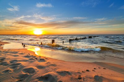 Fototapete Sonnenuntergang am Strand an der Ostsee in Polen