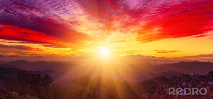 Fototapete Sonnenuntergang in den Bergen bunt