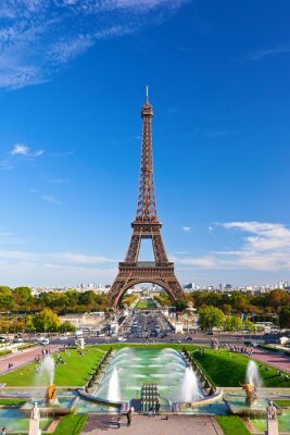Fototapete Sonnige Ansicht des Eiffelturms in Paris