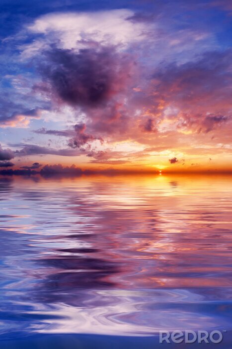 Fototapete Spiegelung des bunten Himmels im Wasser