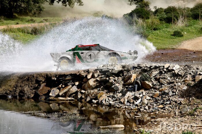 Fototapete Sportauto im Wasser