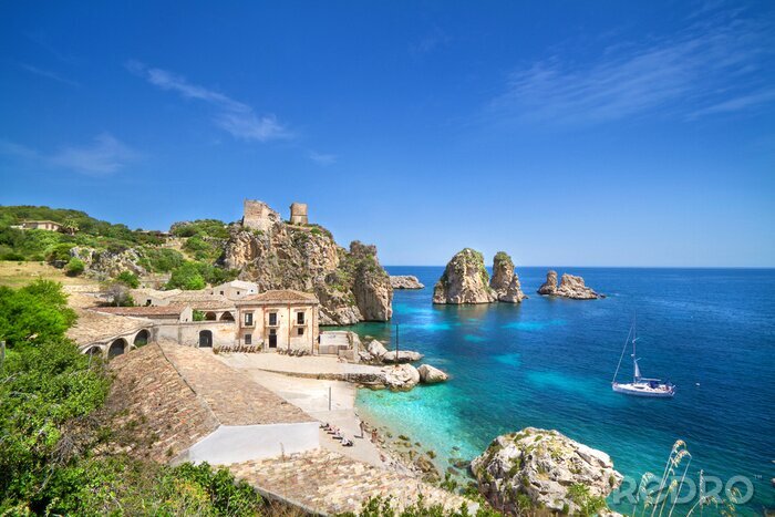 Fototapete Stadt an der Küste in Italien