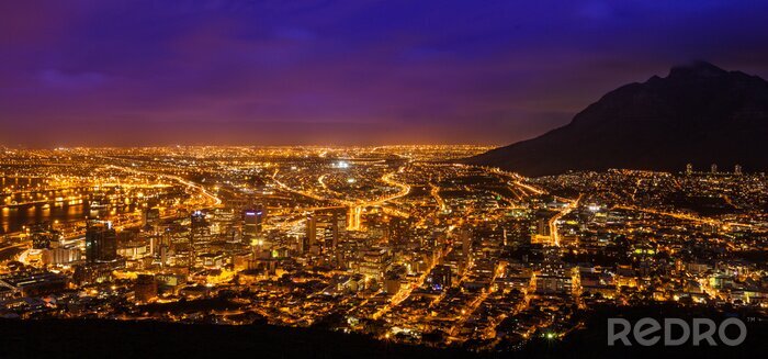 Fototapete Stadt in Afrika bei Nacht
