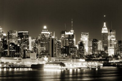 Stadt schwarz-weiß bei Nacht