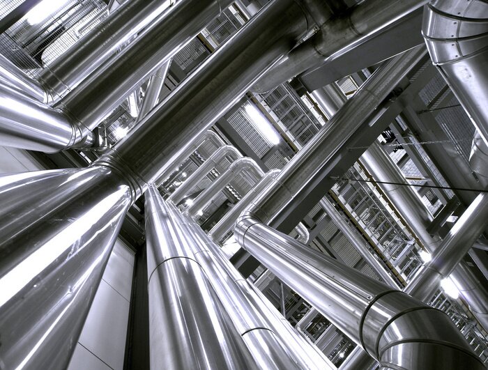 Fototapete Stahlrohrleitungen und Kabel