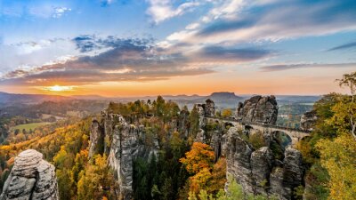 Fototapete Steinbrücke in Herbstlandschaft