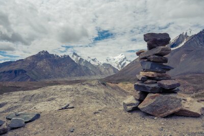 Fototapete Steine vor dem Hintergrund der Berge