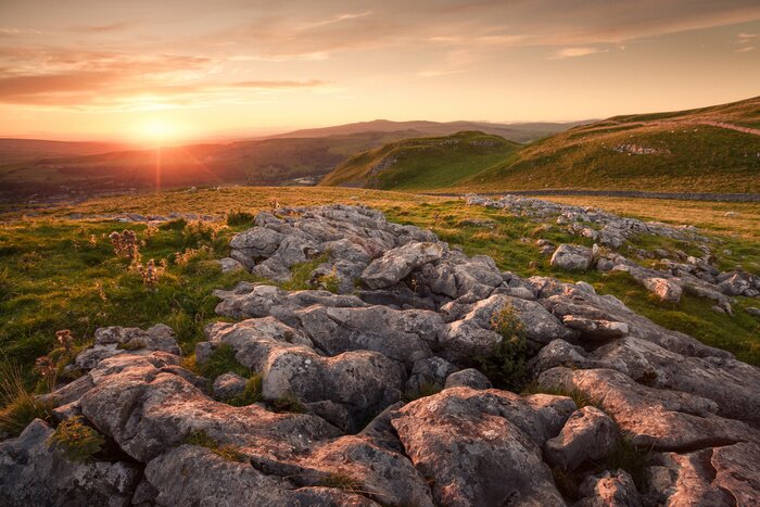 Fototapete Steine vor dem Hintergrund der Landschaft
