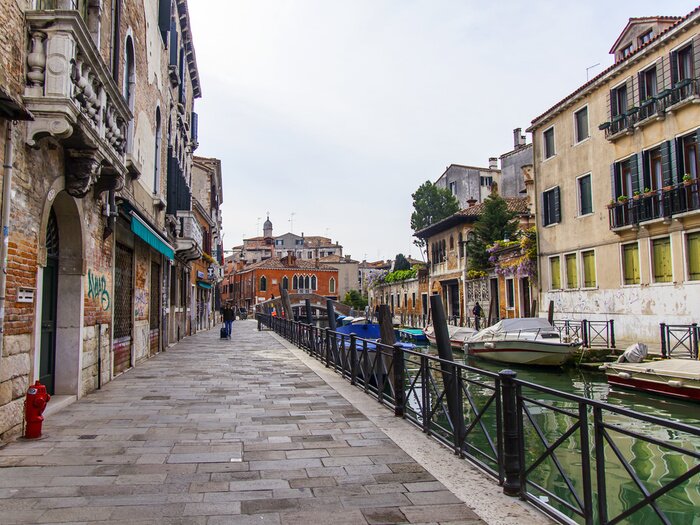 Fototapete Steinerne gasse in venedig