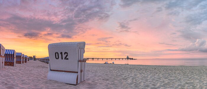 Fototapete Strand mit Bänken