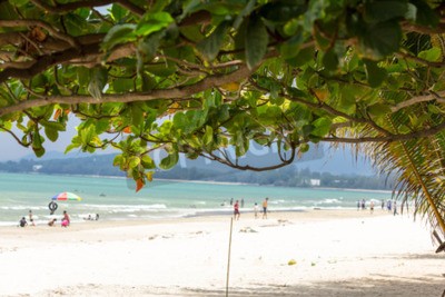 Fototapete Strand Touristen und Meer