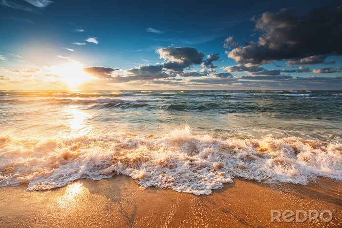 Fototapete Strand und energetische Wellen
