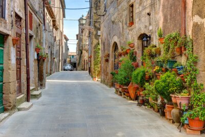 Straße der Kleinstadt in der Toskana