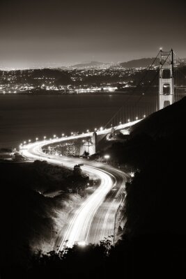 Straße, die zur Golden Gate Bridge führt