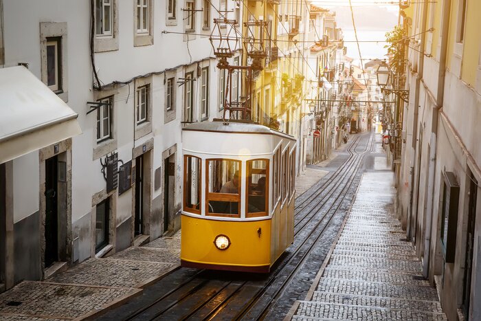 Fototapete Straßenbahn Lissabon am Sommertag