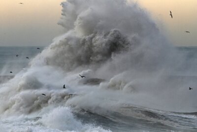 Fototapete Stürmische Wellen am Meer