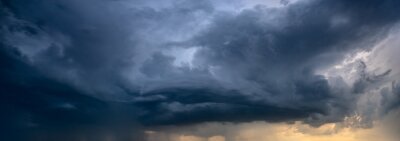 Fototapete Sturmwolken in Bodennähe