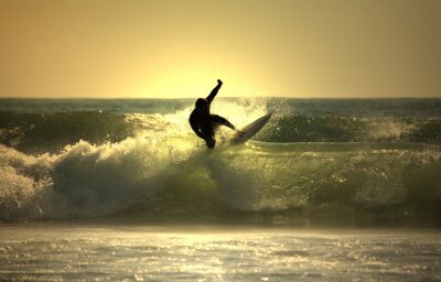 Surfer auf sanften Wellen