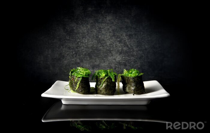 Fototapete Sushi auf schwarzem Hintergrund