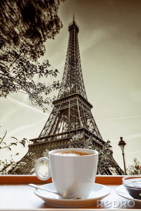 Fototapete Tasse Kaffee vor dem Hintergrund des Eiffelturms