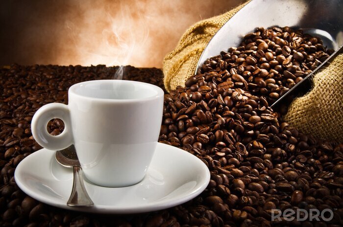 Fototapete Tasse mit Kaffee und kleine Bohnen