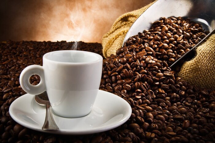 Fototapete Tasse mit Kaffee und kleine Bohnen