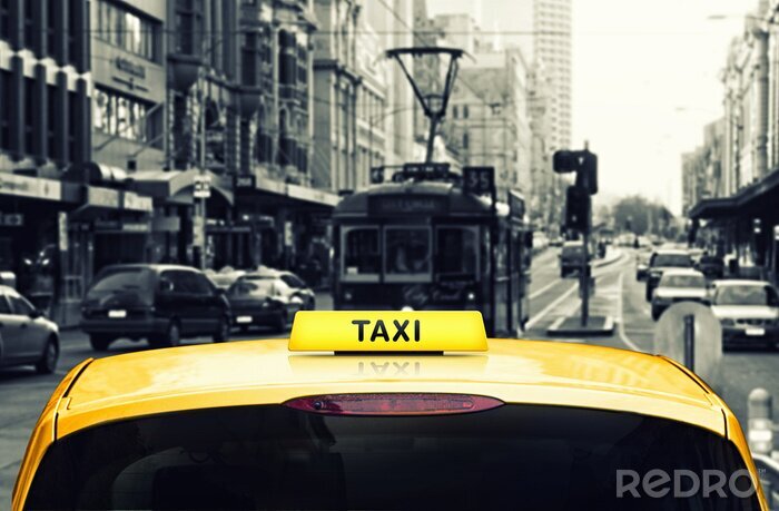 Fototapete Taxi hinter der Straßenbahn