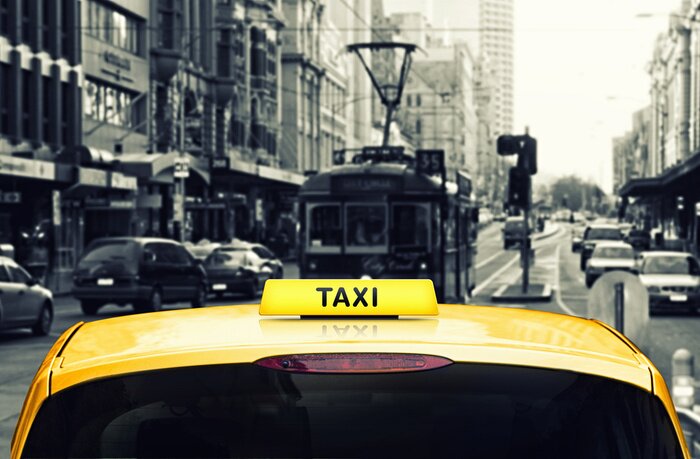 Fototapete Taxi hinter der Straßenbahn