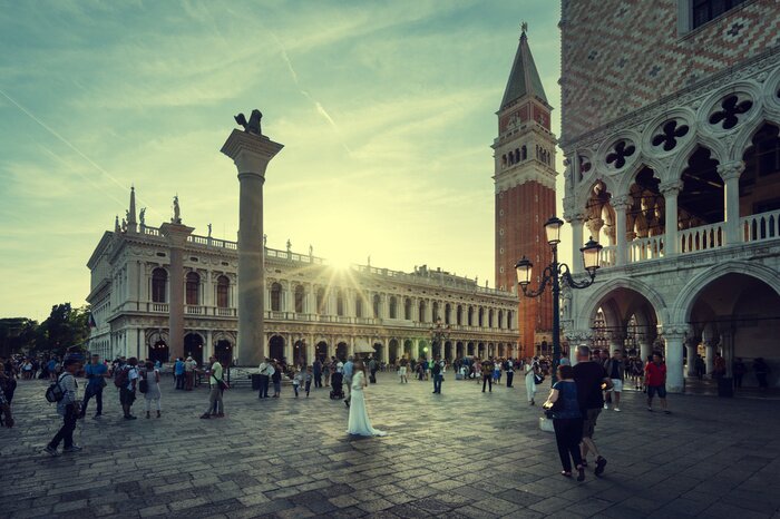 Fototapete Touristen auf dem Platz von Venedig