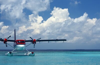 Tragflügelboot auf Wasser