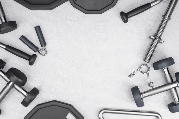 Fototapete Trainingsgeräte am Betonhintergrund