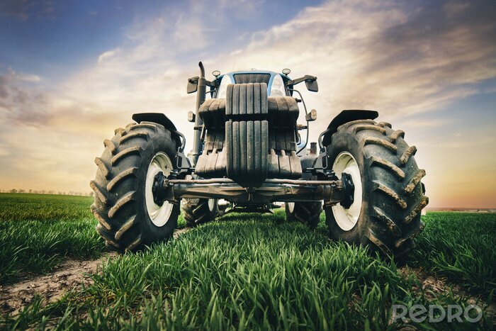 Fototapete Traktor aus der Froschperspektive