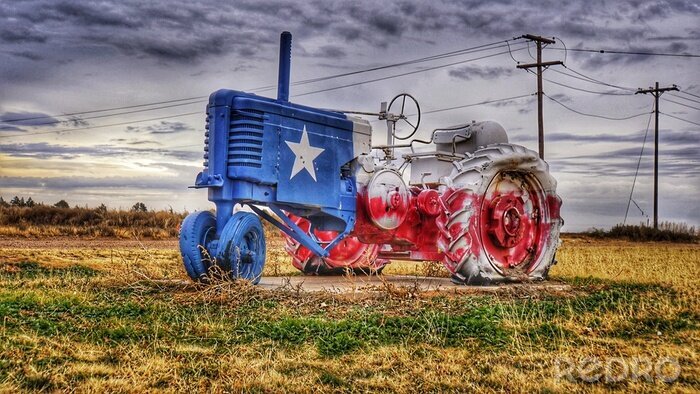 Fototapete Traktor in Texas-Farbe auf einem Feld
