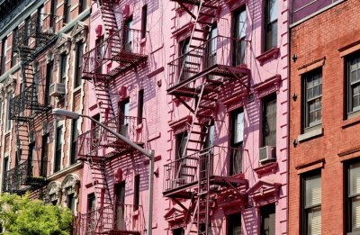 Fototapete Treppe auf rosa Haus