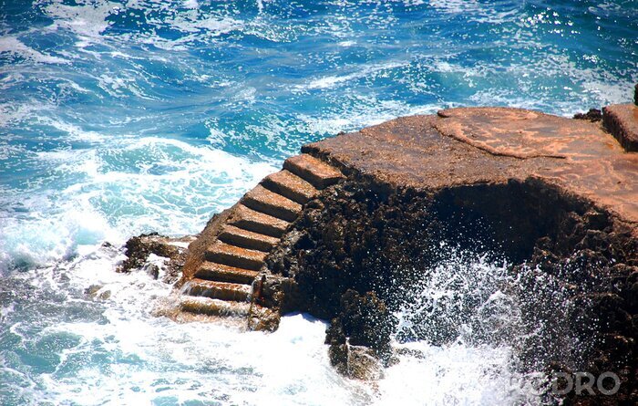 Fototapete Treppe aus Stein im Meer