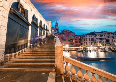 Fototapete Treppen am Fluss in Venedig