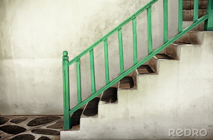 Fototapete Treppen bei schmutziger Mauer