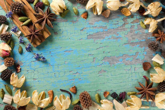 Fototapete Trockenfrüchte auf dem grünen Tisch