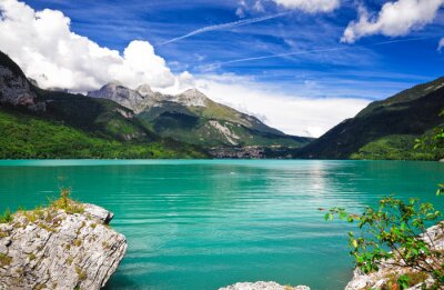 Fototapete Türkisfarbener See im Gebirge
