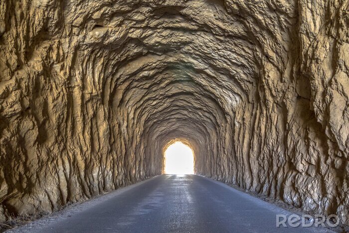 Fototapete Tunnel im Felsen