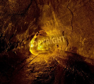 Fototapete Tunnel in beleuchteter Höhle