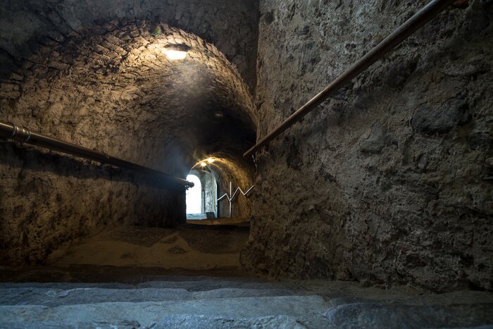 Fototapete Tunnel und Treppe