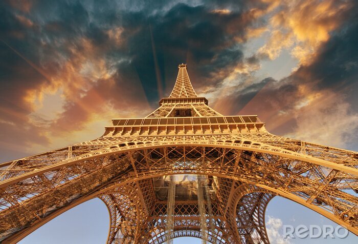 Fototapete Ungewöhnliche Ansicht des Eiffelturms