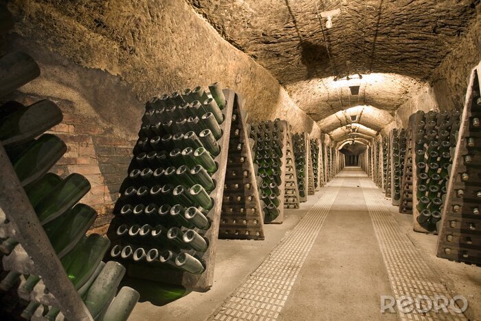 Fototapete Unterirdischer Keller mit Weinflaschen